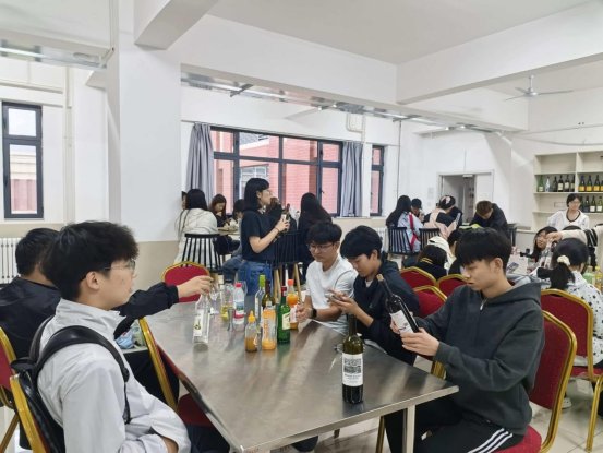 经济管理亚洲威廉手机版登录召开专业群