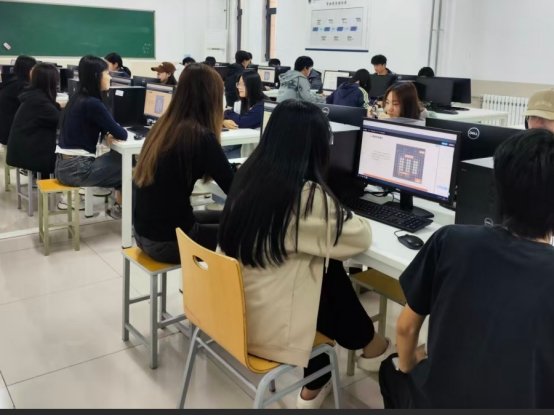 深化校企合作 拓展实践平台