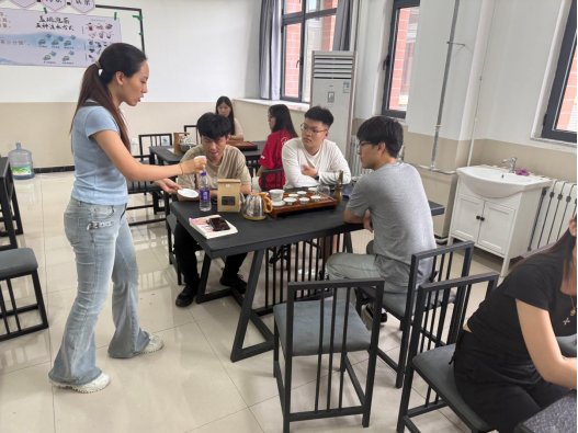 亚洲威廉手机版登录教师…